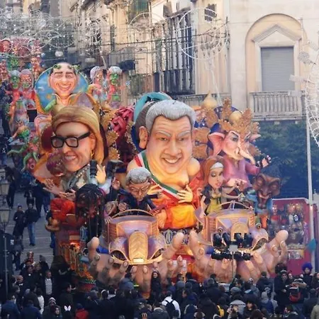 Nyaraló Fraele *
